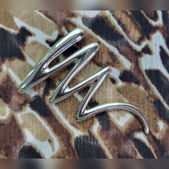 Silver Tone Squiggle Tornado Lapel Pin - Brooch - Scarf Pin - Picture 2 of 5